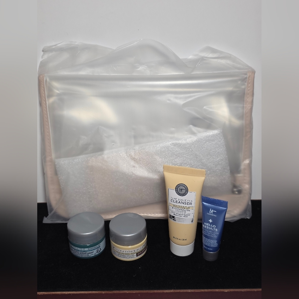 IT Cosmetics 5pc Confidence Skincare Set: Cleanser, Cream, Gel, Retinol + Bag